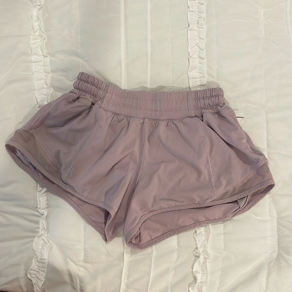 lululemon hotty hots low rise 2.5” shorts